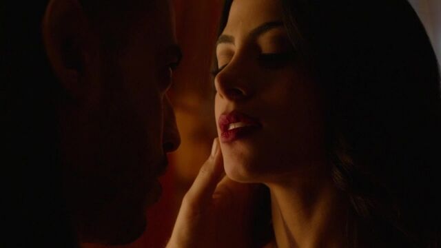 Emeraude Toubia Sexy - Shadowhunters (2016) s01e03
