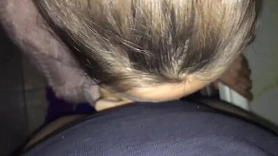 Молодая делает минет на вписке в туалете, слив шкур, русское домашнее порно студентов
