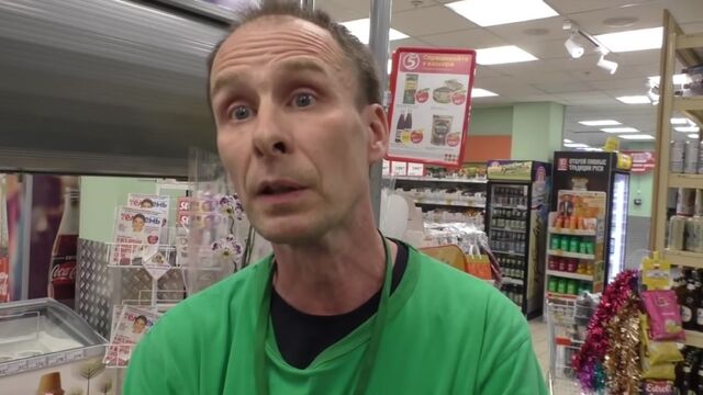 [MrRissso] Грузчик при исполнении оштрафовал покупателя на 100 000 рублей / Пятерочка / Просрочка
