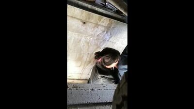 Минет в гараже, порно прикол