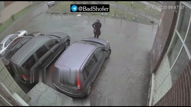 Установили звуковую и световую сигналку c датчиком движения против любителей наделать делов (VHS Video)