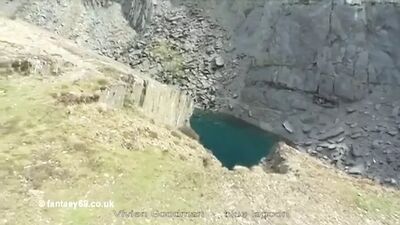 Hazel May, Vivien Goodman выходят обнаженными на улице
