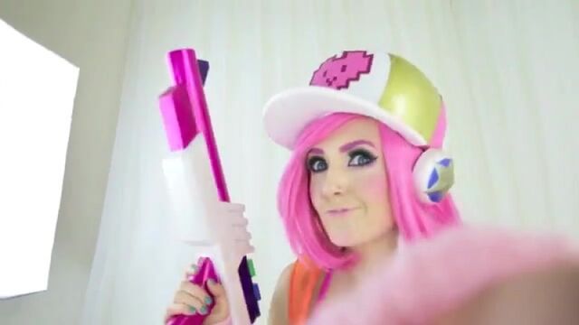 Jessica Nigri and her pixel panties