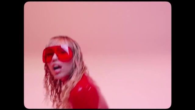 Miley Cyrus in latex
