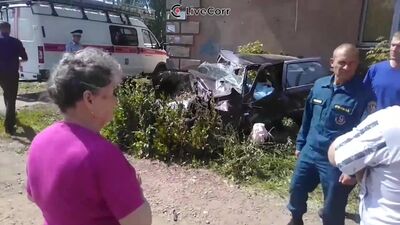 Машина врезалась в жилой дом в Иваново, погибли четыре человека