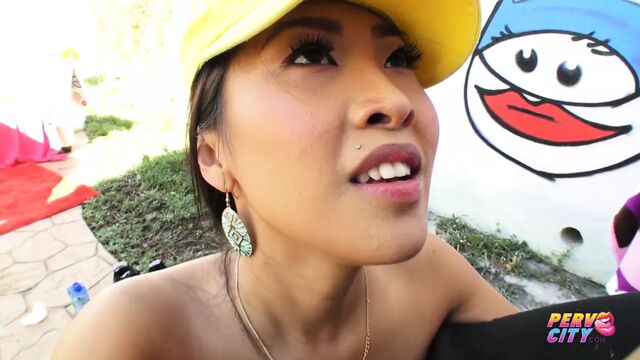 PervCity анал сексуальной азиатки Sharon Lee с Mike Adriano