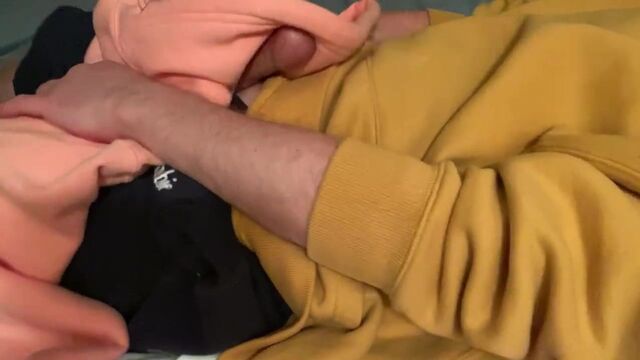 Все дело в руне! кончаю на мою новую толстовку с капюшоном abercrombie