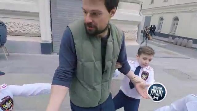 ШОК! Данилу Козловского задержали в центре Москвы за чтение Шекспира! Вечерний Ургант