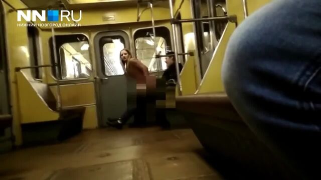 18+ Секс в метро