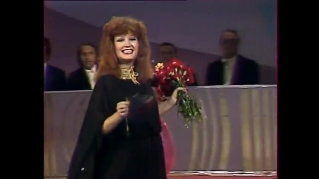 Алла Пугачёва - Звёздное Лето (Я так хочу, чтобы лето не кончалось, Песня-79)