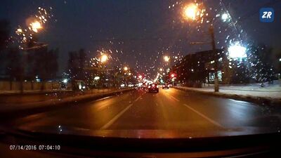 Момент ДТП, и Как водитель автобуса попытался «сберечь» Приору, но сделал только хуже и снёс столб