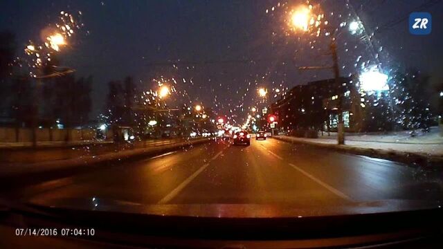 Момент ДТП, и Как водитель автобуса попытался «сберечь» Приору, но сделал только хуже и снёс столб