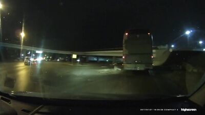 Автобус заехал в мост на Мегамаге. Январь 2017. Ростов-на-Дону