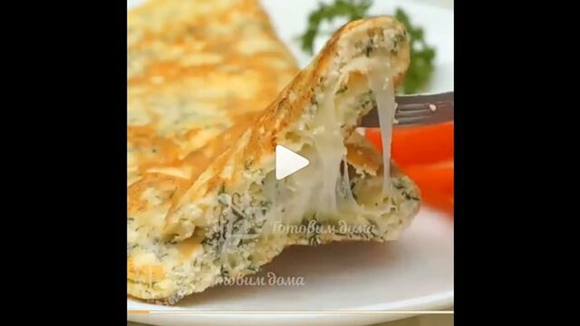 Омлет с творогом и сыром (ингредиенты указаны в описании видео)