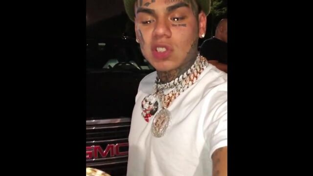 6ix9ine вернул свои цепи и подвески обратно