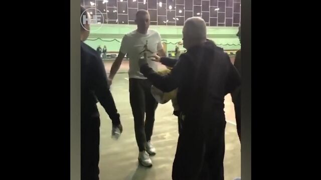 Волейболист Алексей Спиридонов попытался устроить драку на турнире, где играла его дочь