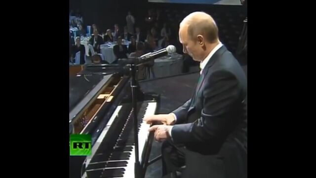 ПУТИН ИГРАЕТ НА ПИАНИНО
